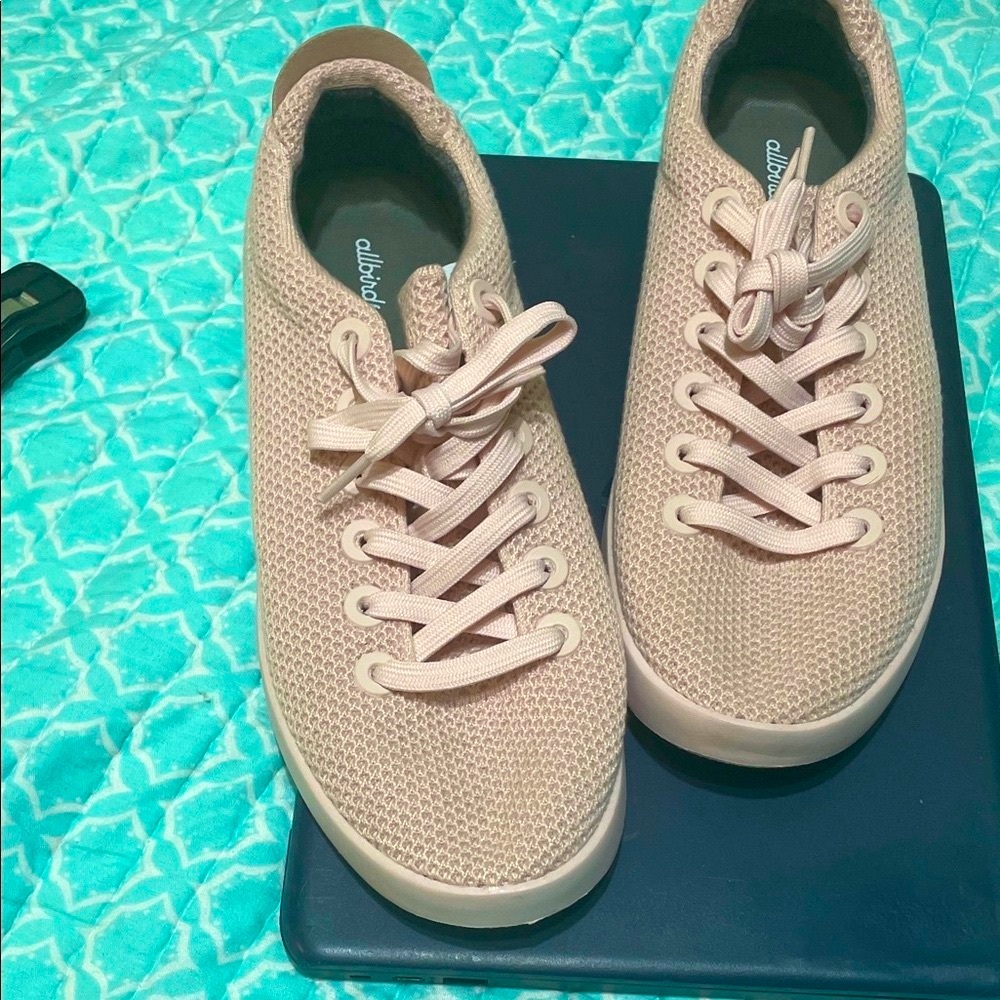All birds, pink sneakers